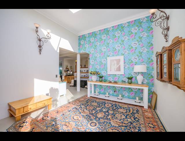 6 BEDROOM FREESTANDING FOR SALE IN GLENWOOD